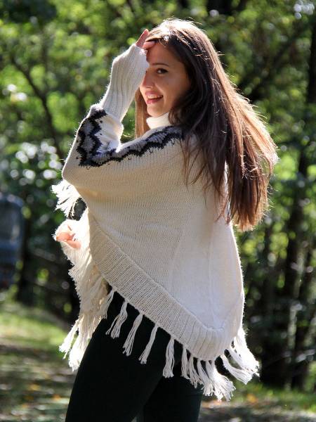 Poncho de alpaca con mangas New Triangolo